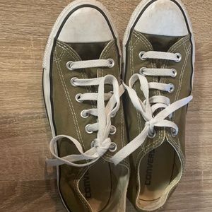 Army green Converse, very good condition, size 9